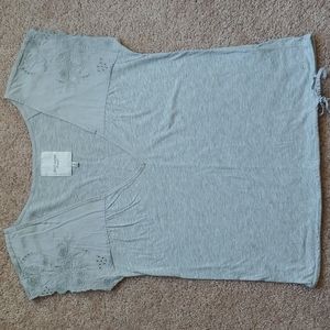 Gilly Hicks tee